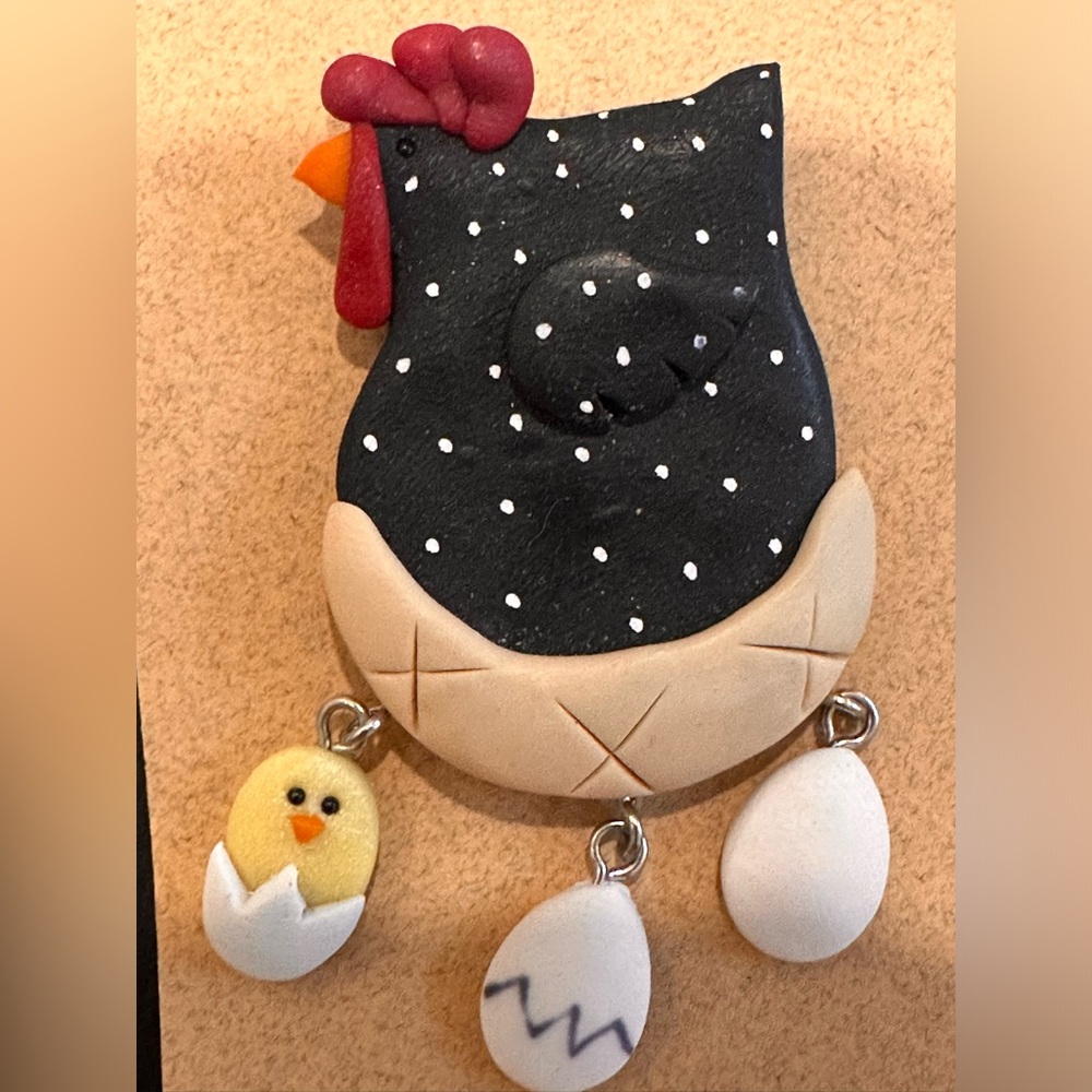 Chicken ๐ Brooch - Picture 3 of 4